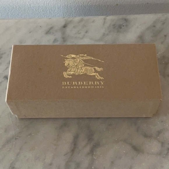 Burberry Gift Box - Picture 3 of 4